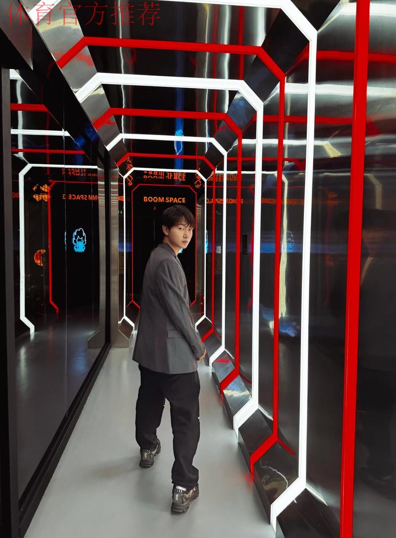 Fly在AG直播：过几天狼队会叫人来帮拍视频，狼队菲姐帮了很多