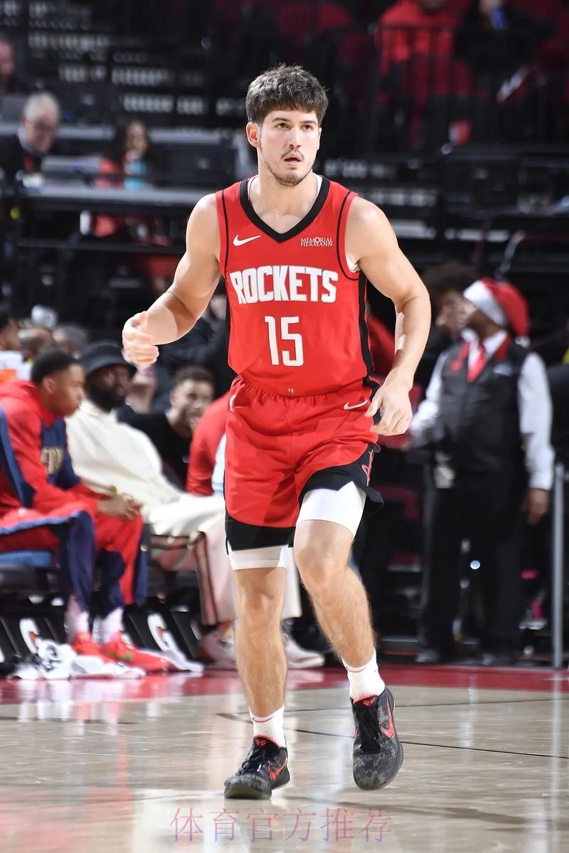 谢德全场15投7中,三分7中2得到22分2篮板6助攻 谢德全场15投7中,三分7中2得到22分2篮板6助攻